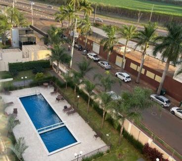 Gleba Fazenda Palhano Apartment | Quarto familiar com cama de casal é banheiro compartilhado