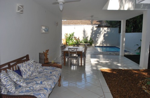 Barra do Una House | Quiet and welcoming house, close to the beach.