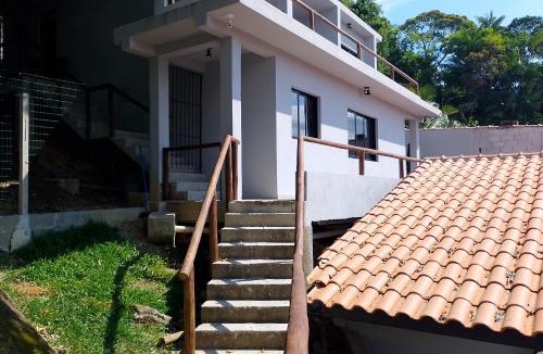 Toninhas House | Quitinete Casal ou até 4 pessoas 150m da praia das Toninhas