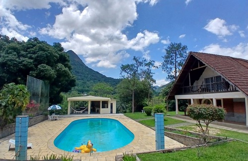 Barreira Ski Chalet | Rancho Takamoto property near beautiful waterfalls.