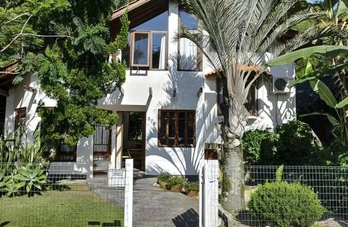 Florianopolis House | Refúgio Verde Jurerê Internacional com Área Gourmet