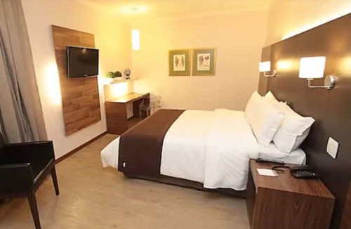 Ribeirao Preto Hotel | Refined Room for Business & Leisure Travelers | Ribeirão Shopping - 3.2 miles