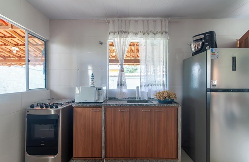 Setiba House | Refúgio Setiba: Air conditioning/Wi-Fi/Pet friendly/Garage/Barbecue with wood-burning stove/500 meters from the beach