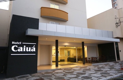 Umuarama Hotel | Relax in Convenient Room Close to Dining Hotspots + City Center