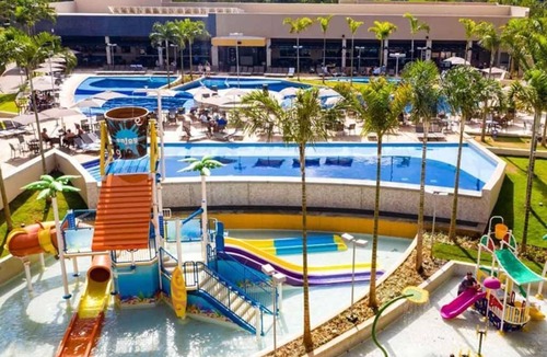 Olimpia Resort | RESORT: 2 adultos e 1 criança a 4km do Thermas Lar. e a 3km do Hot Beach