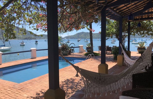 Ubatuba House | Retreat, 7 suites with air conditioning, swimming pool, barbecue, sauna, beach access to the house.