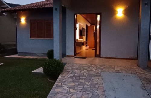 Gramado House | Retreat House in Gramado with Hot Tub and Fireplace