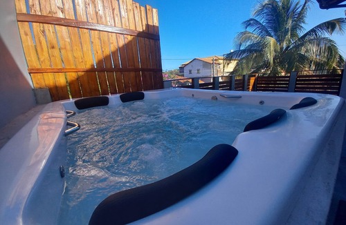 Itaipuacu House | RiqueHouse: House with hot tub 500m from the beach