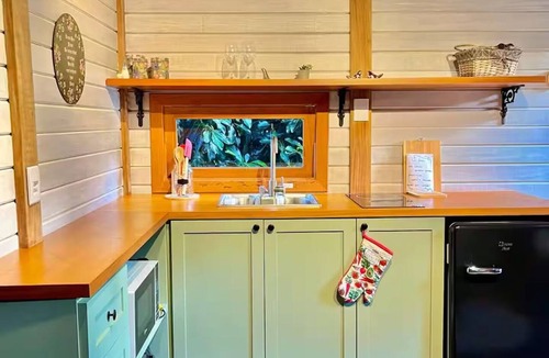 Marechal Floriano Cabin | Romantic Retreat with Hot Tub and Breakfast Basket