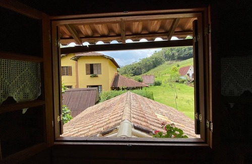 Marechal Floriano Cabin | Romantic Retreat with Hot Tub and Breakfast Basket