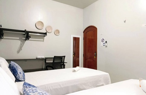 Mangueirao House | Room 2 Combu; comfort and air conditioning near the airport, twin beds.
