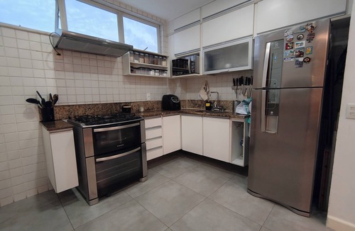 Leme Apartment | Room in Copacabana I, 250m from the beach - shared house