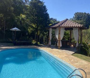 Garibaldi House | Sítio dos Coqueiros, em meio a natureza com piscina