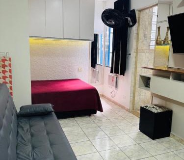 Ponta da Praia Apartment | Sala living em prédio Familiar na Av da Praia