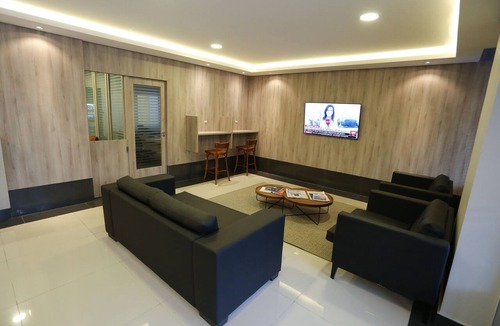 Umuarama Hotel | Simple Yet Practical Room l Close Orlando de Carvalho Airport - 3.1 miles