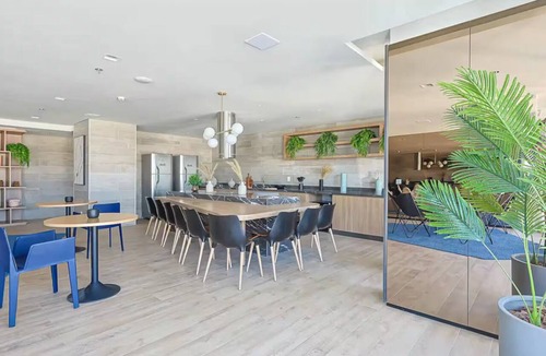 Centro Apartment | SkyLux Studio Museum of Tomorrow