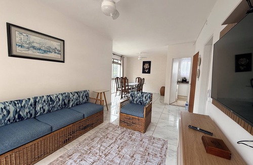 Pitangueiras RV Rental | Spacious 3-bedroom apartment in Guarujá, 100 meters from Pitangueiras beach.
