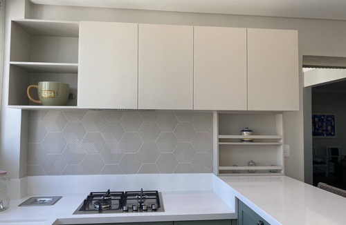 Barra Sul Apartment | Spacious apartment 1 block from the beach, Av Brasil, 3 bedrooms, plus maid's quarters, private garage.