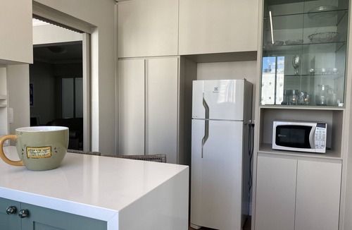 Barra Sul Apartment | Spacious apartment 1 block from the beach, Av Brasil, 3 bedrooms, plus maid's quarters, private garage.