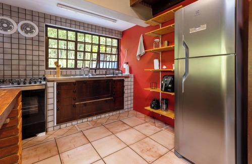 Carapicuiba House | Spacious house with large pool and barbecue area near São Paulo.