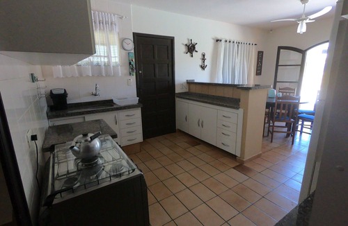 Guaratuba House | Spacious house with pool near the beach.