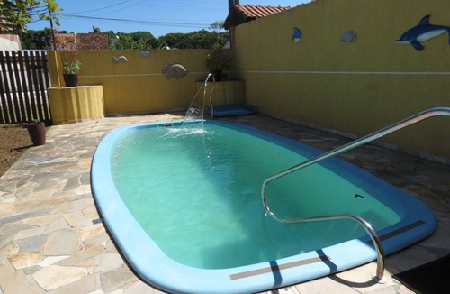 Guaratuba House | Spacious house with pool near the beach.