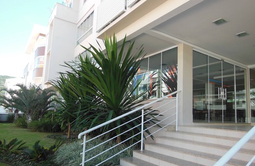 Ingleses Norte Apartment | Spacious (new) apartment 300m from the beach, with air conditioning in all bedrooms and a games room.