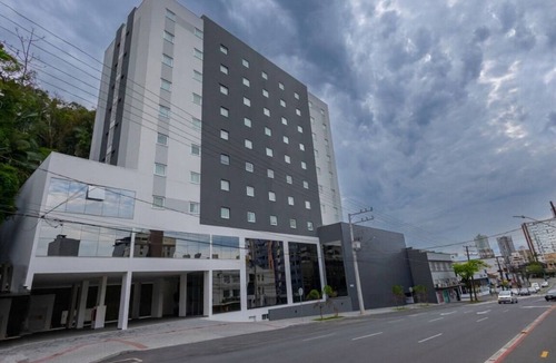 Centro Hotel | Standard Twin Bed Room | Pet-Friendly | 0.5 Mi from Igreja Matriz Tower