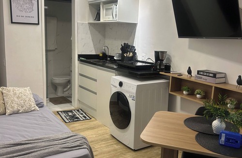 Santa Teresa Apartment | Studio apartment for rent in Glória, near the Glória street market and metro station.
