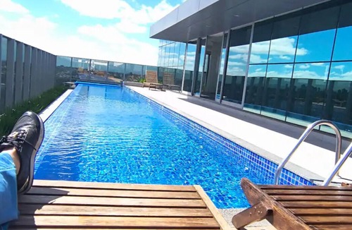 Reboucas Apartment | Studio apartment with garage and air conditioning.