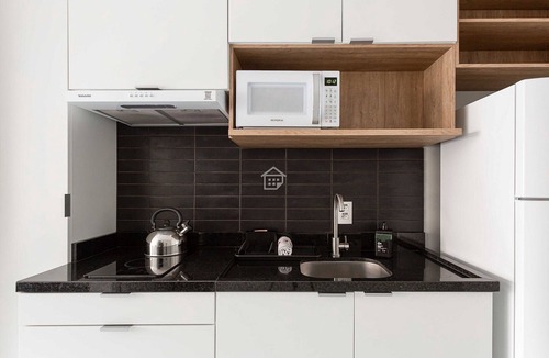 Mont'Serrat Apartment | Studio com Design Moderno em Bairro Tranquilo
