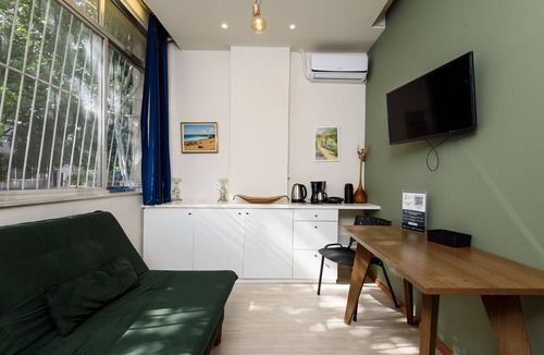 Copacabana House | Studio Green w/AC | 5 min to Copacabana Beach