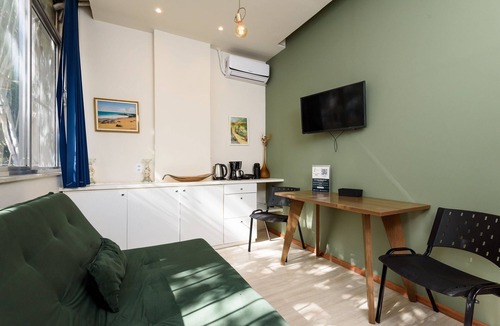 Copacabana House | Studio Green w/AC | 5 min to Copacabana Beach