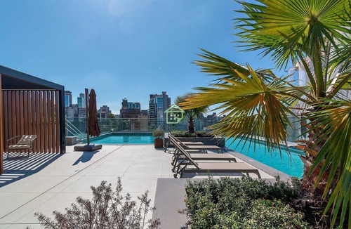 Rio Branco Apartment | Studio Moderno: Rooftop e Lazer no Moinhos
