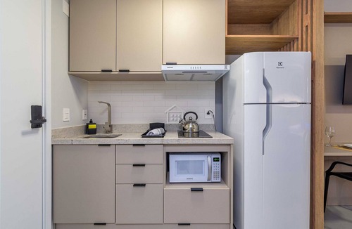 Rio Branco Apartment | Studio Moderno: Rooftop e Lazer no Moinhos