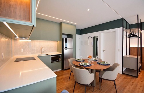 Saco Grande Apartment | Studio Sofisticado e Moderno - CEN013