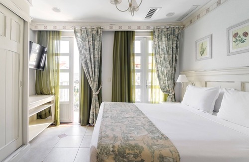 Jurere Resort | Studio with Pool View - IL Campanário - Jurerê Internacional