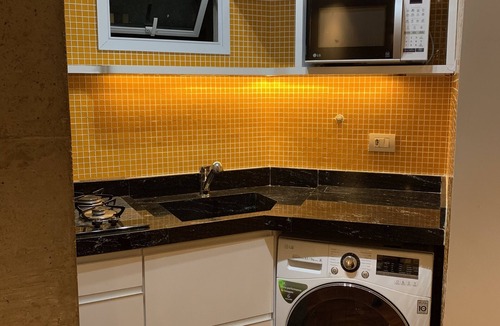 Paraiso Apartment | “Stylish Flat with Maid & Free Parking”