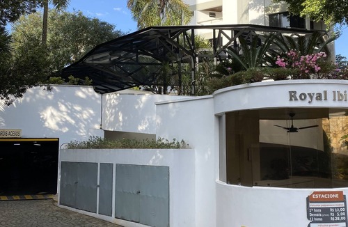 Paraiso Apartment | “Stylish Flat with Maid & Free Parking”