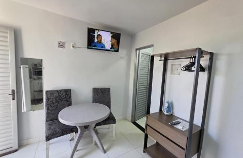 Goiania Villa | Suíte1 Individual Mobiliada com Ar Wi-Fi e Garagem Exclusiva