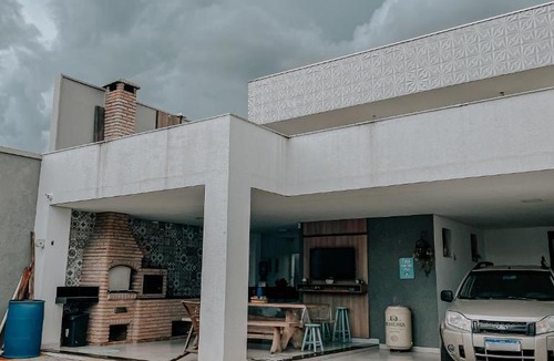 Planalto House | Suítes em casa ampla com área gourmet