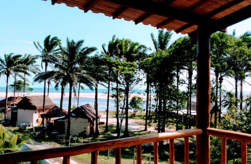 Jaguaripe Condo | Suite (1) Quadruple on Garcez Beach