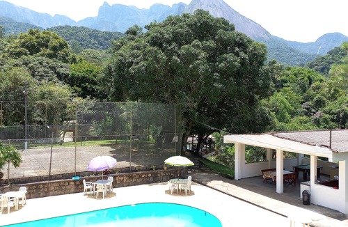 Barreira House | Takamoto Farm is a charming place with a swimming pool.