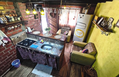 Bonito Ski Chalet | Tarumã Challes 02: Complete chalet, 2 bedrooms, balcony and barbecue, pets allowed.