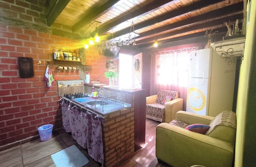 Bonito Ski Chalet | Tarumã Challes 02: Complete chalet, 2 bedrooms, balcony and barbecue, pets allowed.