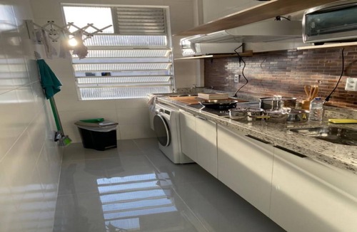 Itarare Apartment | The building is right across from the beach, and the studio apartment has a wide view of it.
