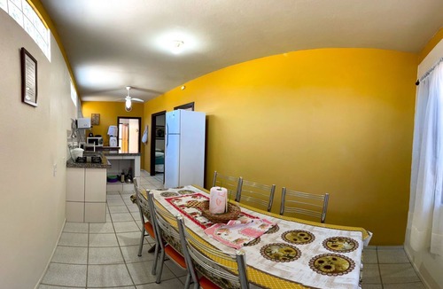 Praia da Armacao do Itapocoroi House | The house offers space for 11 guests, is spacious and well-ventilated.