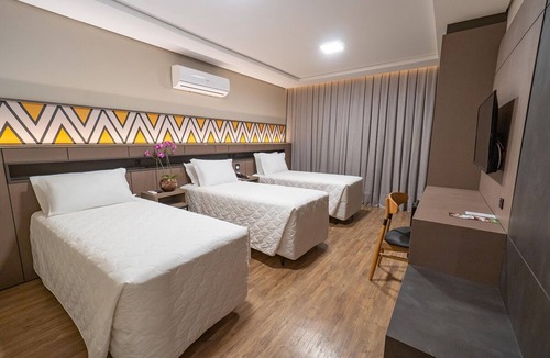 Foz do Iguacu Hotel | Three Triple Twin Rooms | Free Breakfast, Pool Bar & Bird Park 5 mi Away