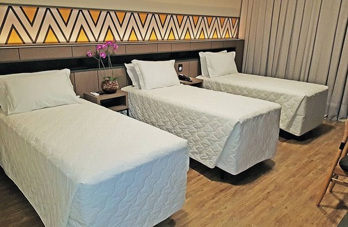 Foz do Iguacu Hotel | Three Triple Twin Rooms | Free Breakfast, Pool Bar & Bird Park 5 mi Away
