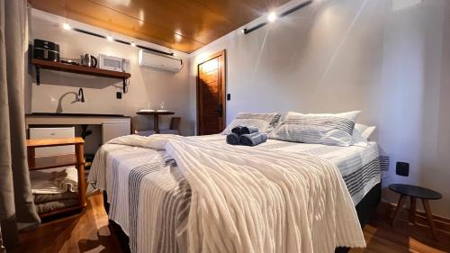 Tres Pinheiros Apartment | Tiny House do Trindade